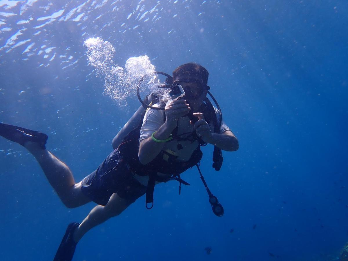 Palm Springs Bali Dive Resort Tulamben Buitenkant foto